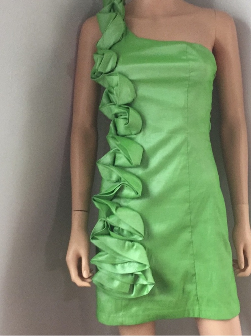 Romeo & Juliet Couture Lime Green One-Shoulder Ruffle Mini Dress